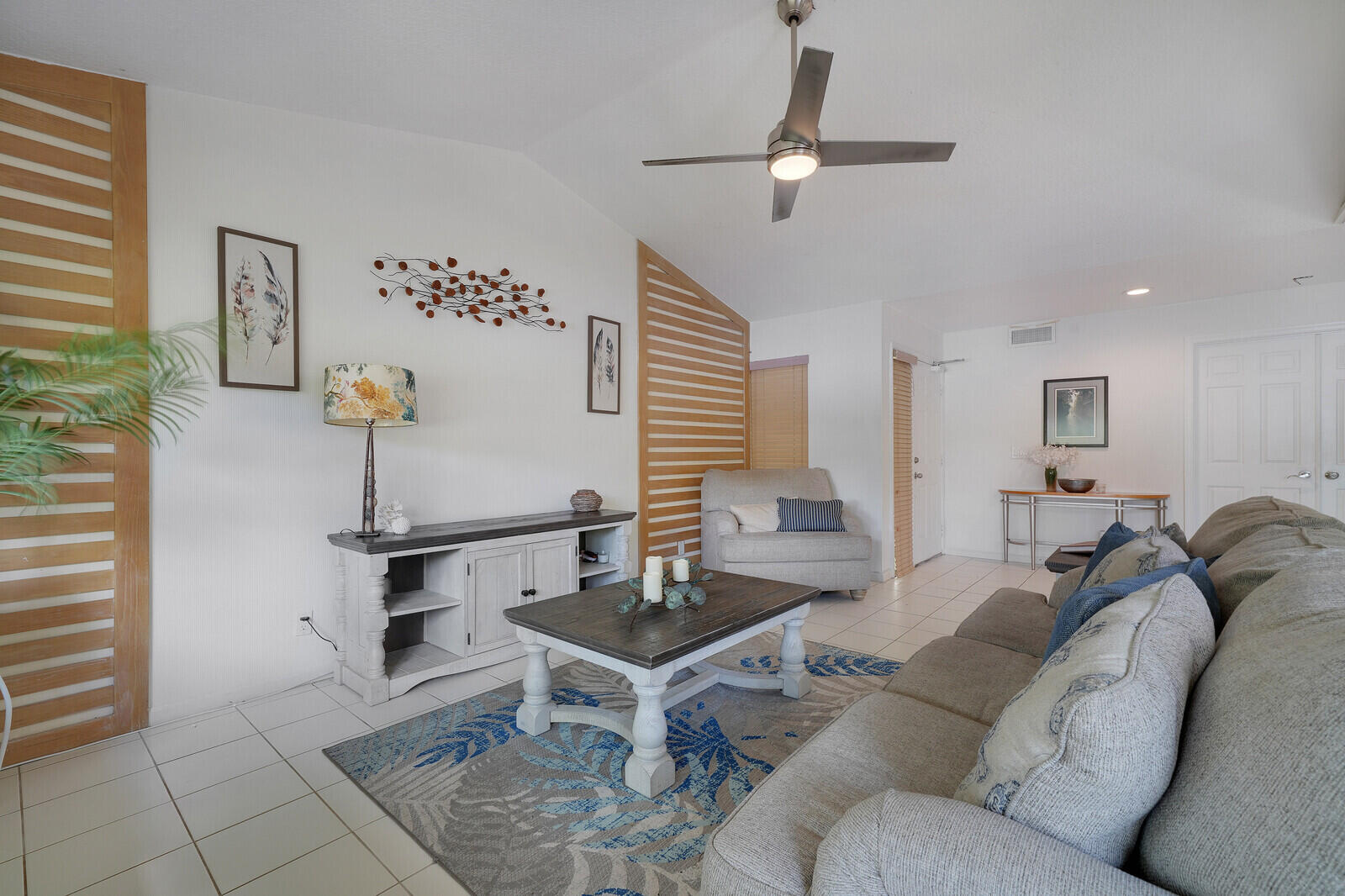 5521 Coach House Circle, Unit D Boca Raton, FL 33486 - Photo 14 of 32 LIVING ROOM