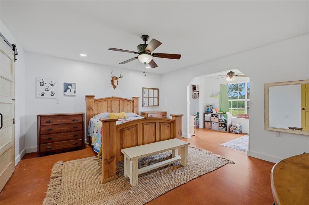 905 Crawford Road Sadler, TX 76264 - Photo 16 of 40 Spacious room