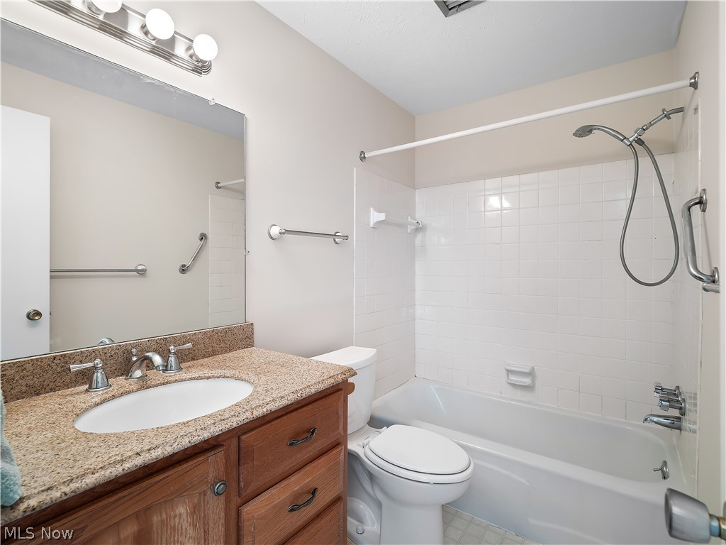 1480 Warren Road, Unit 302 Lakewood, OH 44107 - Photo 25 of 32