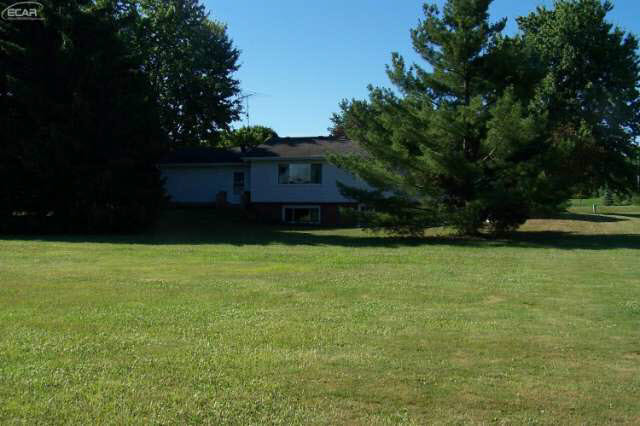 9081 Beard Road Byron, MI 48418 - Photo 4 of 8 21193934-3.JPG