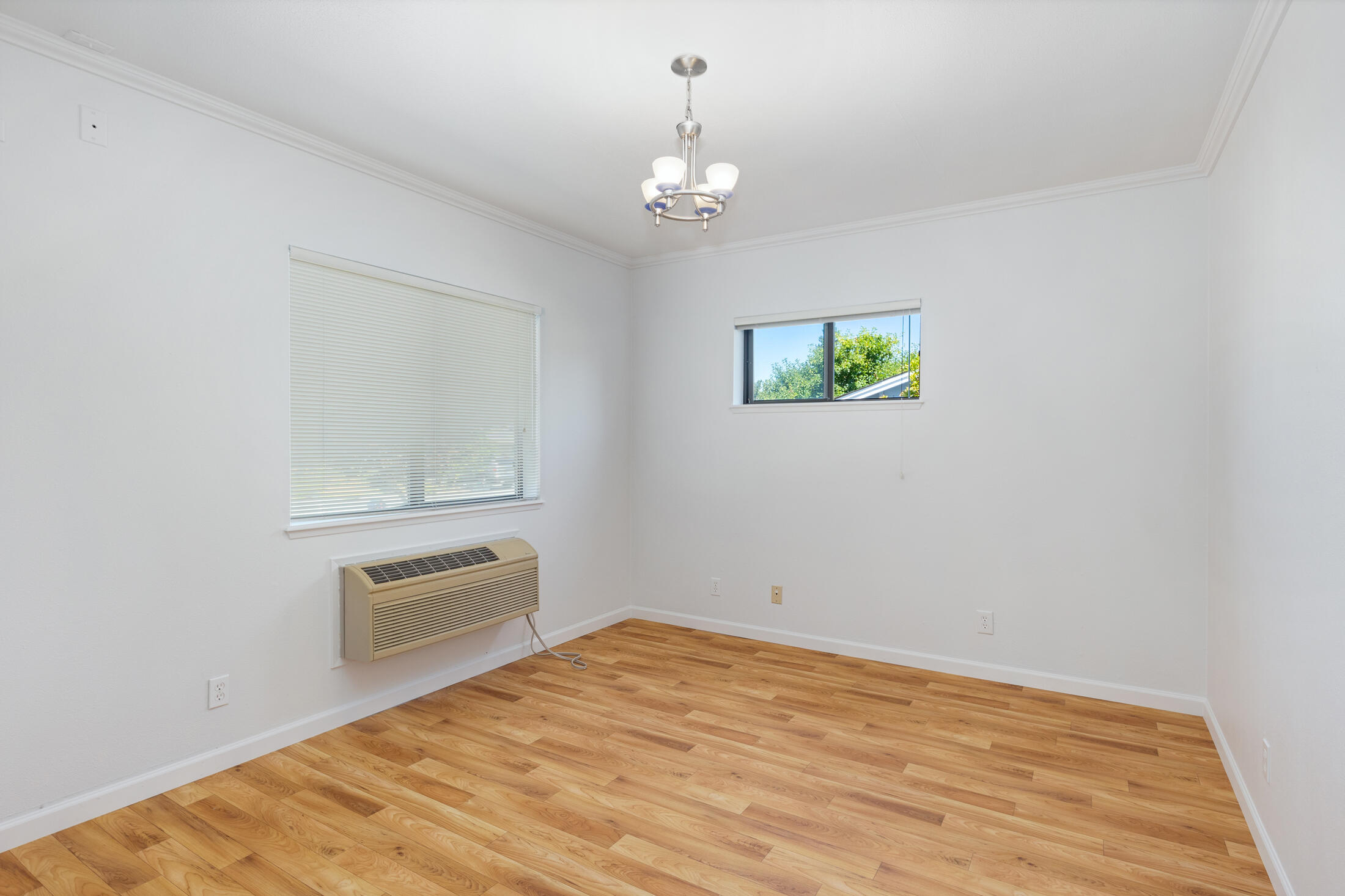 946 West Harbeck Road Grants Pass, OR 97527 - Photo 22 of 31 ADU Bedroom