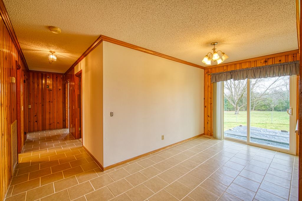 337 State Rd S-42-51 Woodruff, SC 29388 - Photo 11 of 32
