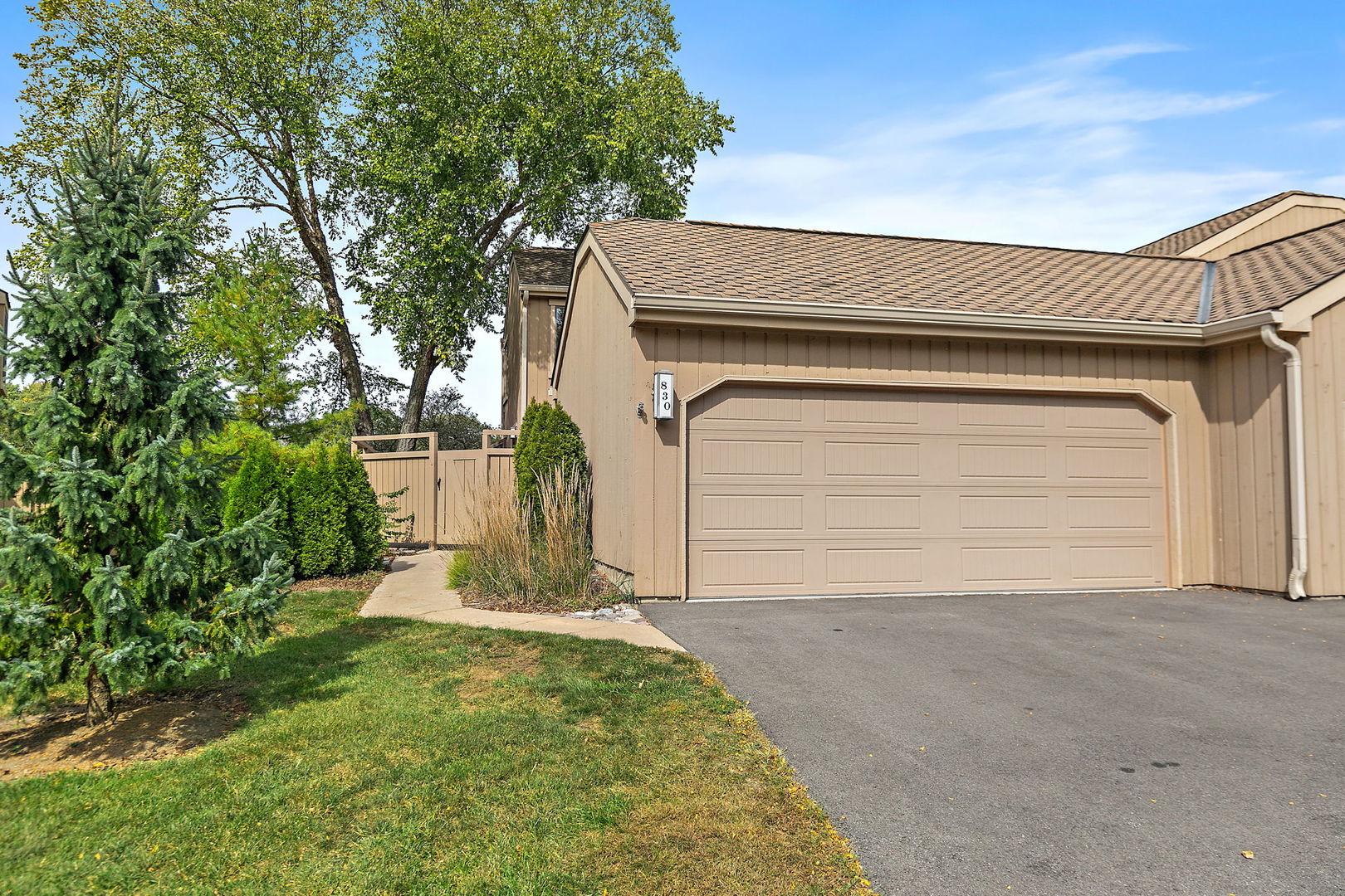 830 Oak Hill Road Lake Barrington, IL 60010 - Photo 1 of 39