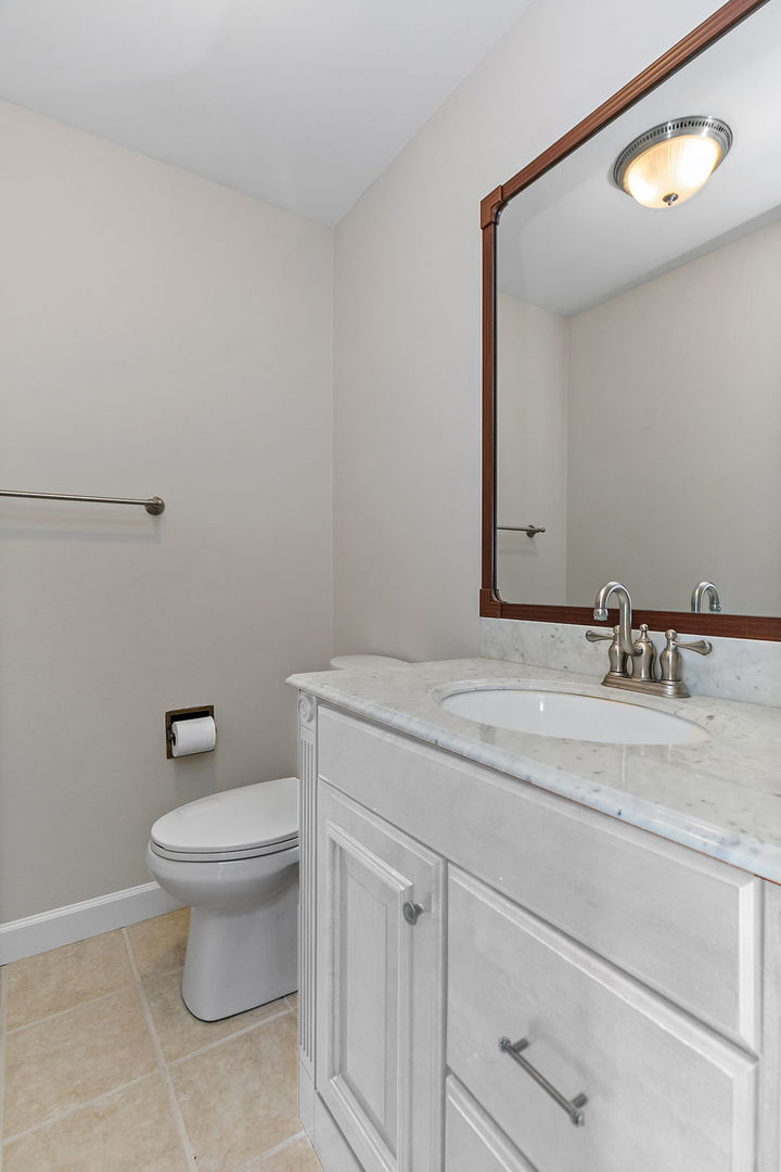 830 Oak Hill Road Lake Barrington, IL 60010 - Photo 15 of 39