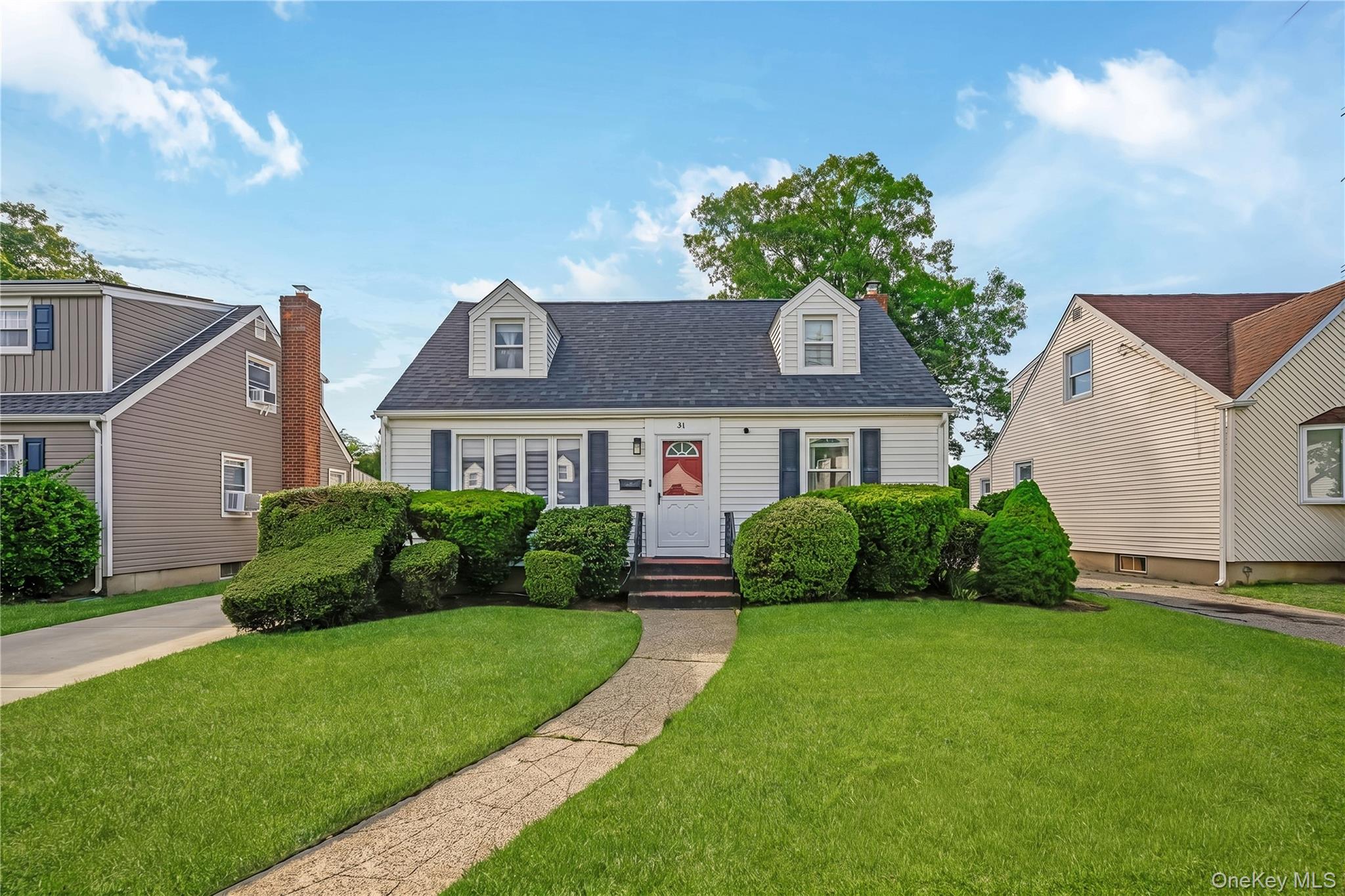 81 Todd Road Valley Stream, NY 11580 - Photo 1 of 19