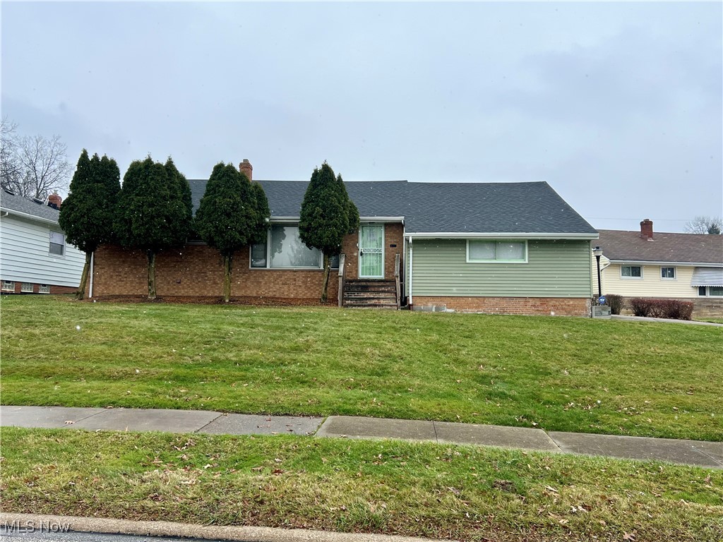 4479 Longleaf Road Warrensville Heights, OH 44128 - Photo 1 of 30 Ranch-style home with a front yard