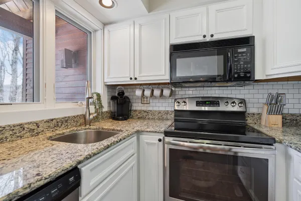 $327,900 | 180 High Ridge Road, Unit J10, Killington, VT 05751