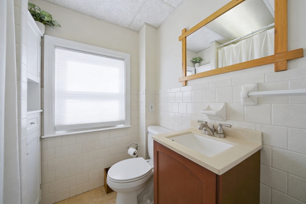 291 Oneil Road Somerset, MA 02725 - Photo 18 of 39