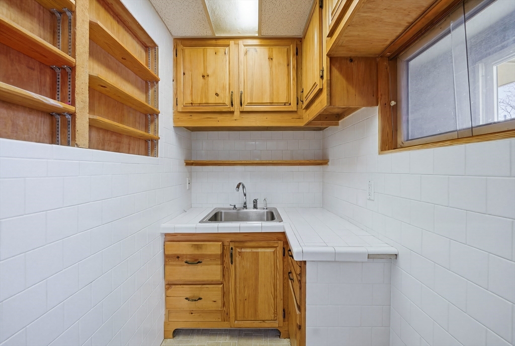 291 Oneil Road Somerset, MA 02725 - Photo 10 of 39