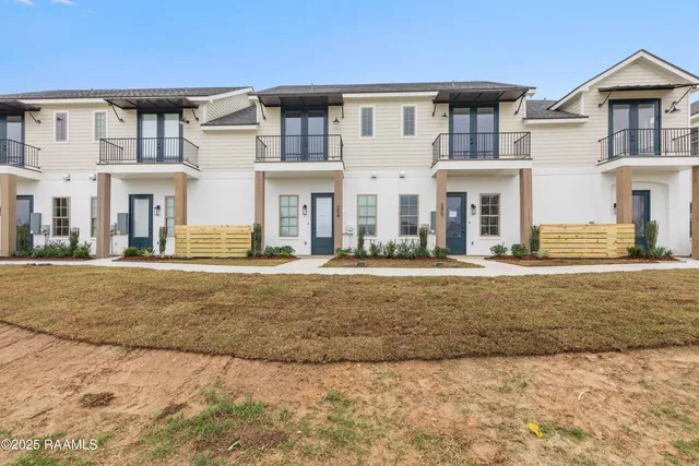$269,000 | 315 Sandstone Avenue, Unit 205, Scott, LA 70583