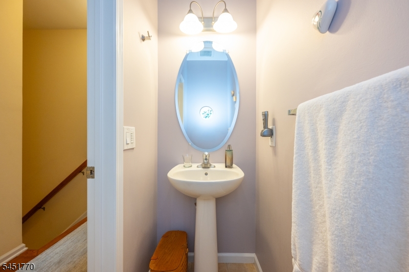 814 River Place Butler, NJ 07405 - Photo 4 of 31 Gallery Image 4