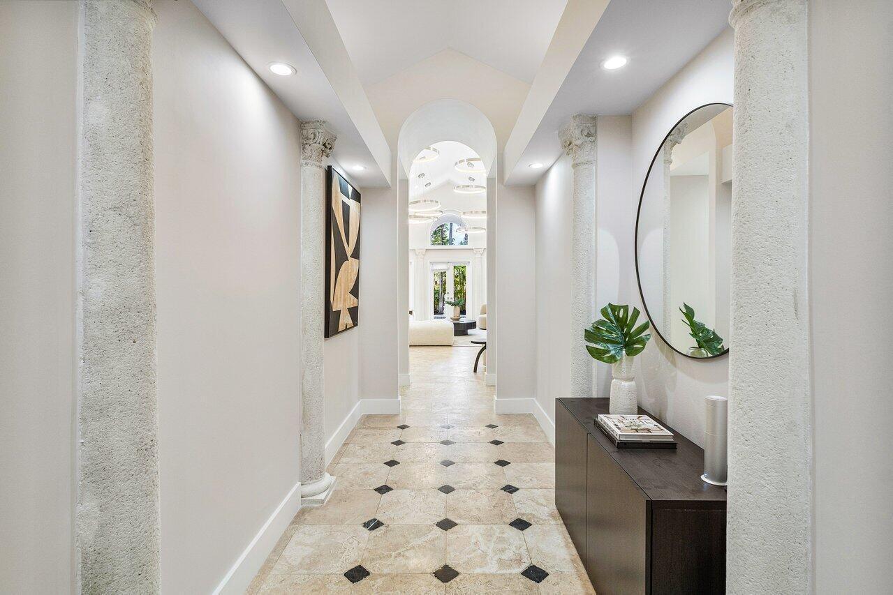 200 Northeast 2nd Street Boca Raton, FL 33432 - Photo 4 of 42 Foyer