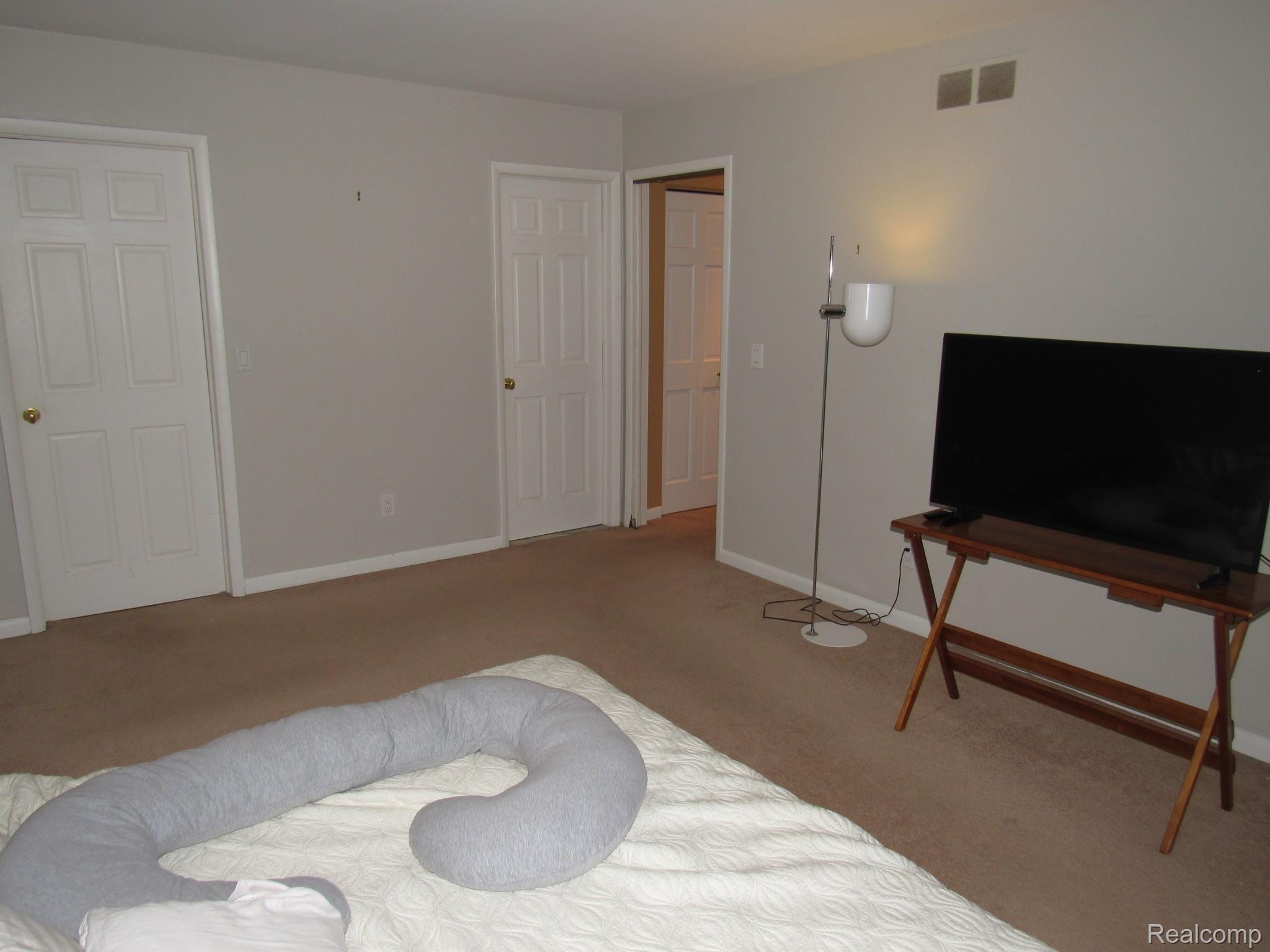 2005 Klingensmith Road, Unit 64 Bloomfield Hills, MI 48302 - Photo 21 of 43 2005 KLINGENSMITH BLOOMFIELD HILLS (67).JPG