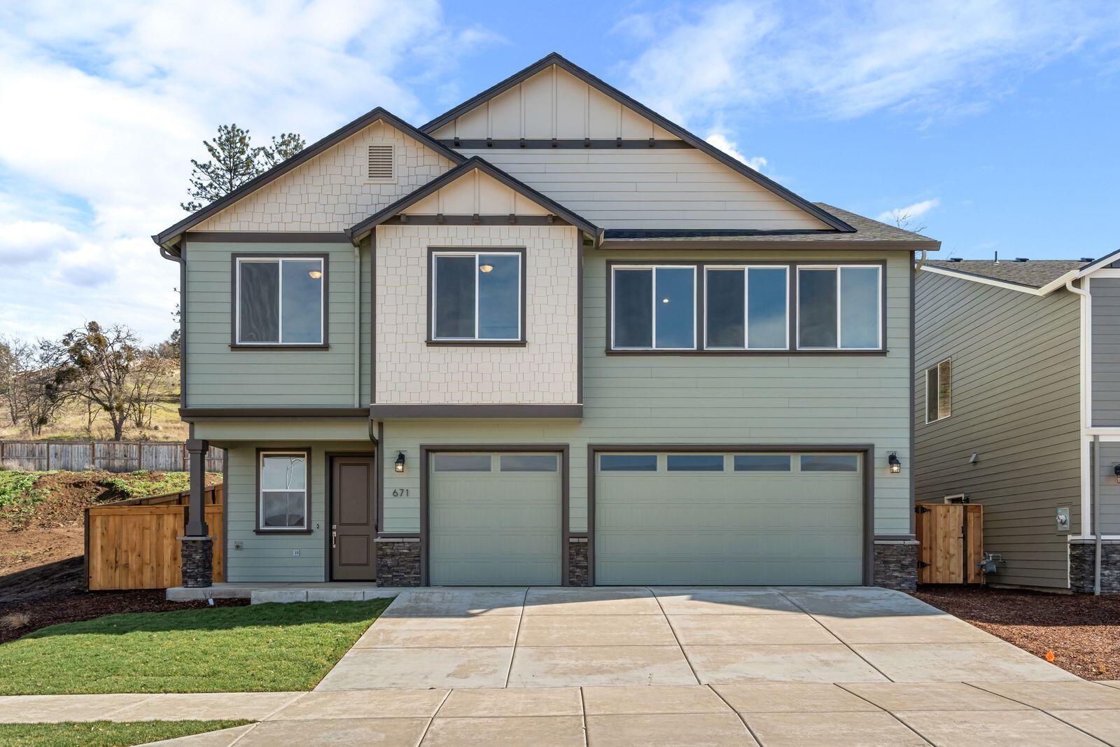 671 Old Waverly Way, Unit 21 Eagle Point, OR 97524 - Photo 2 of 28 1