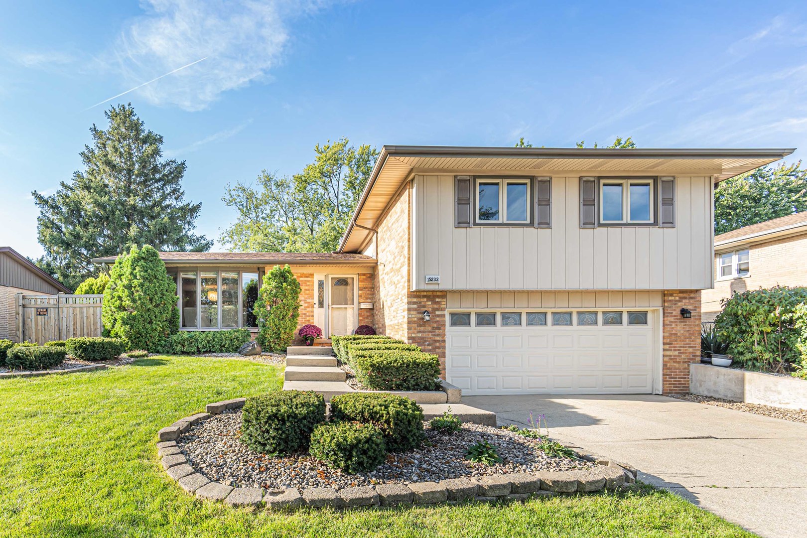 15232 Oak Road Oak Forest, IL 60452 - Photo 3 of 31 Gallery Image 3