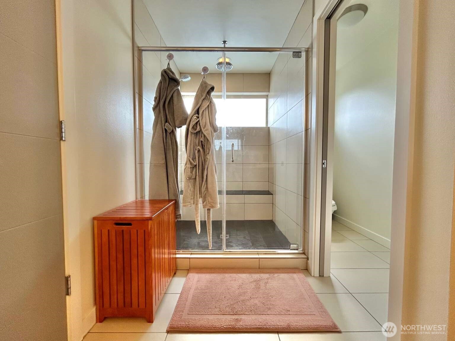 4852 40th Avenue Southwest, Unit B Seattle, WA 98116 - Photo 22 of 25 a view of a bathroom