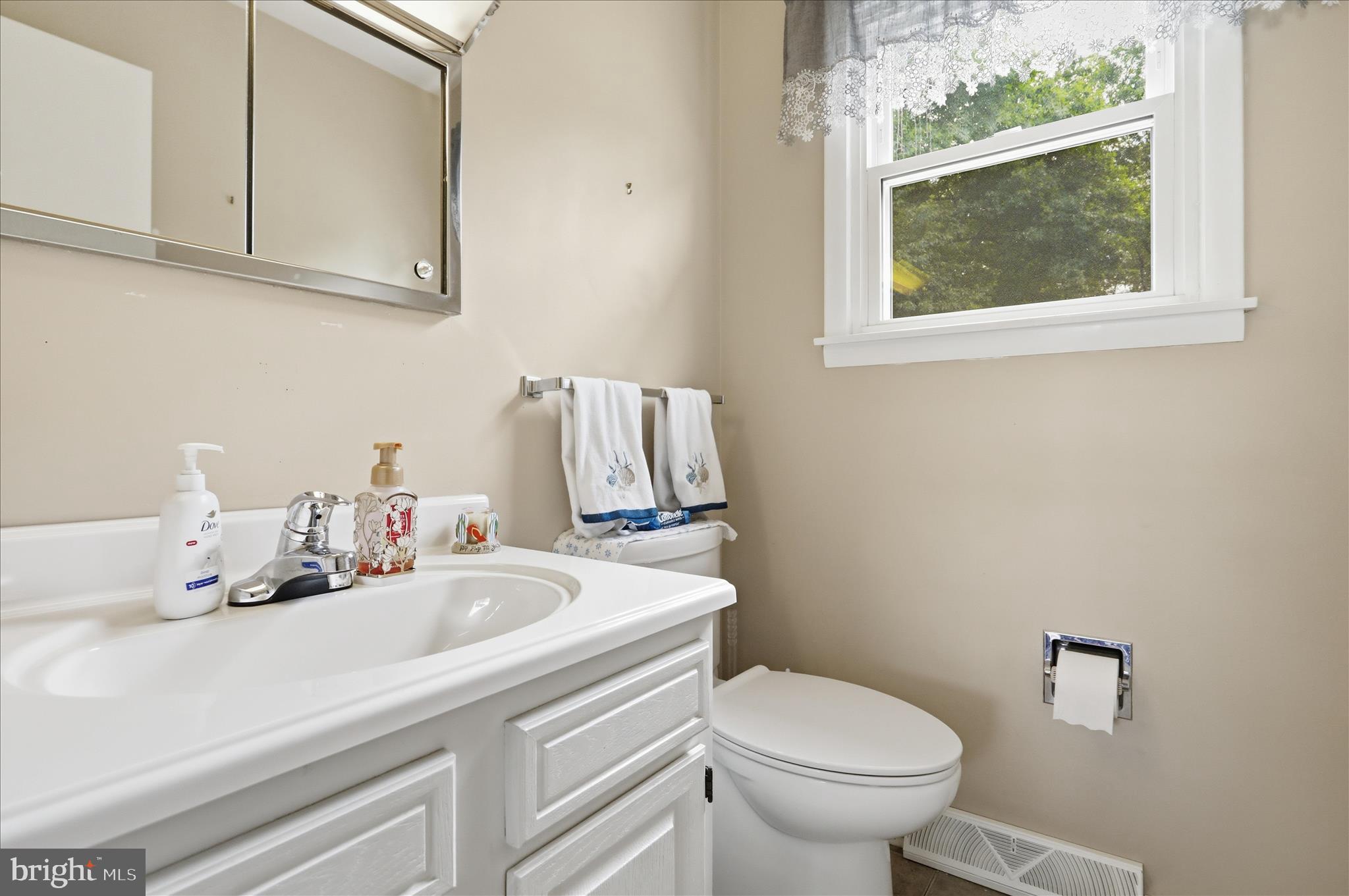24712 Red Maple Road Southwest McCoole, MD 21562 - Photo 8 of 40 Half Bath