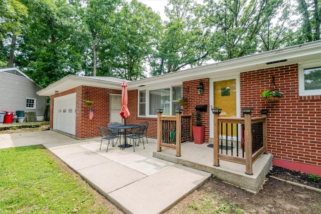 87 Woodhill Court Decatur, IL 62521 - Photo 3 of 28