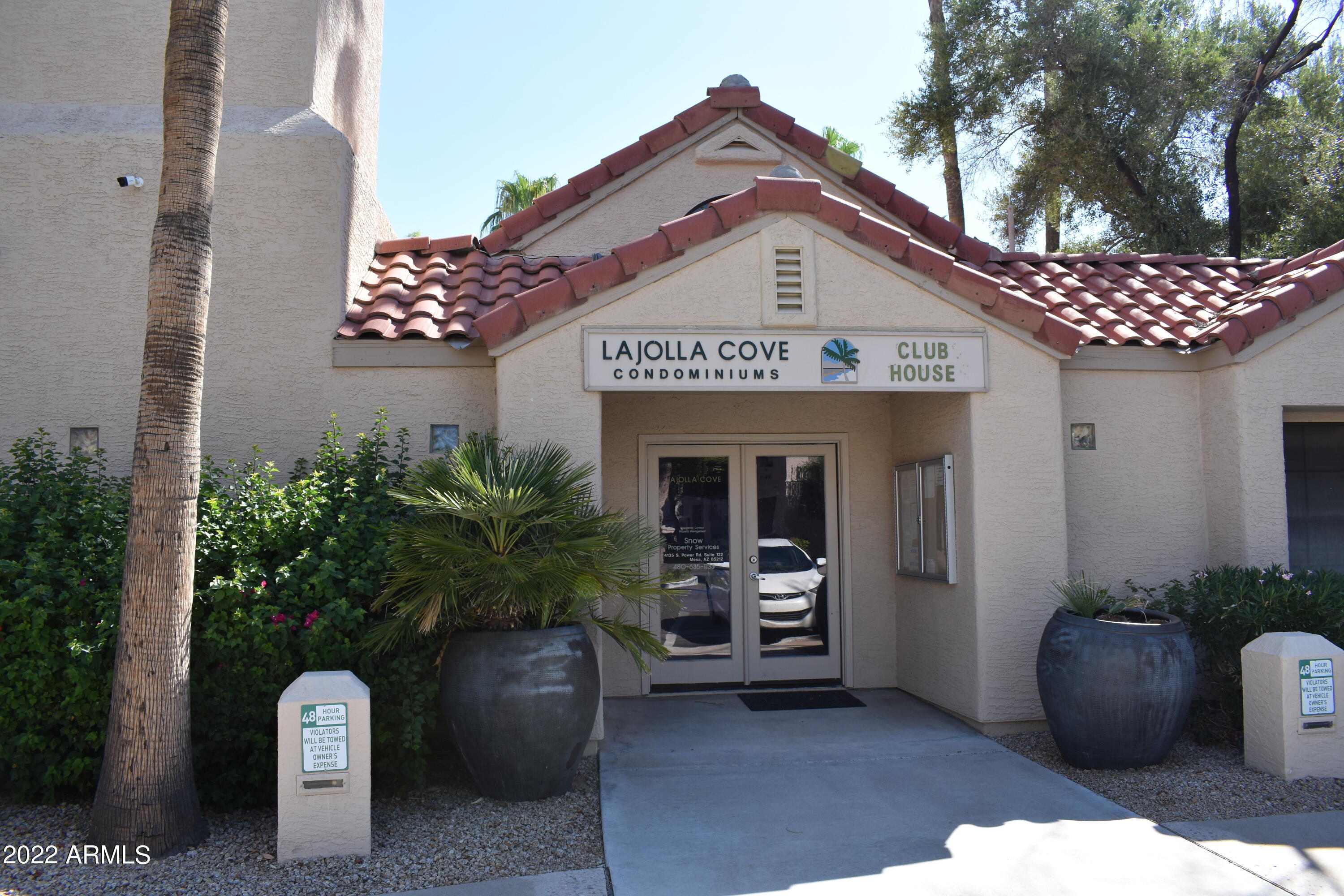 2855 South Ext Road, Unit 135 Mesa, AZ 85210 - Photo 19 of 19 a front view of a house with garden