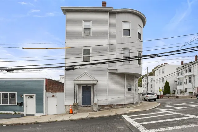 $2,700 | 46 Breed Street, Unit 2, Boston, MA 02128