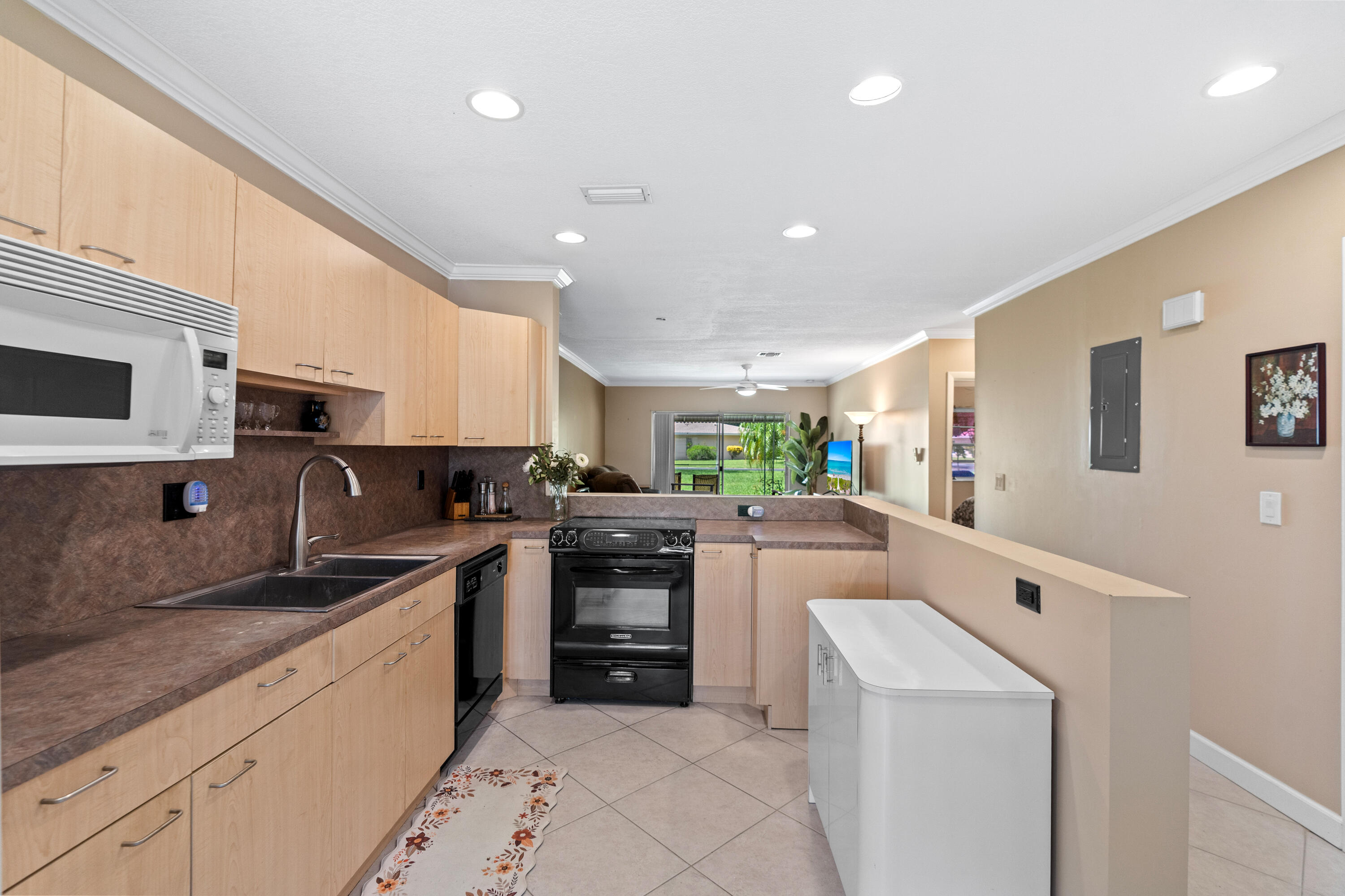 8666 Bella Vista Drive, Unit 111 Boca Raton, FL 33433 - Photo 5 of 44 DSC07776