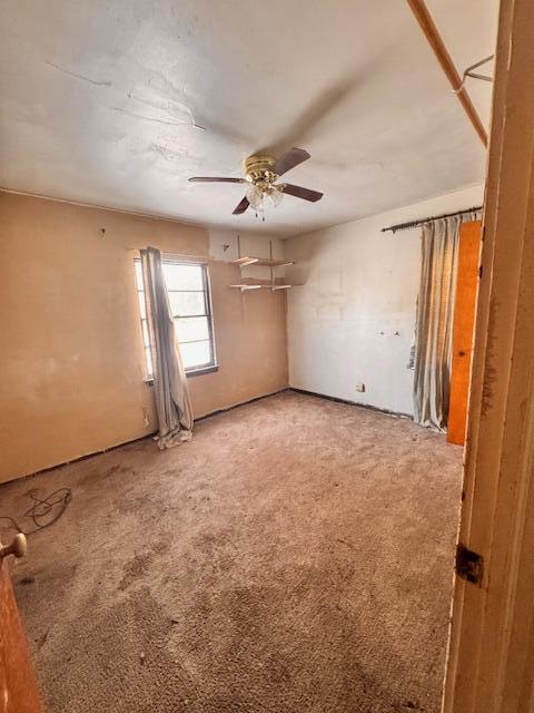 1027 East 35th Place Gary, IN 46409 - Photo 5 of 7 an empty room with windows and dryer