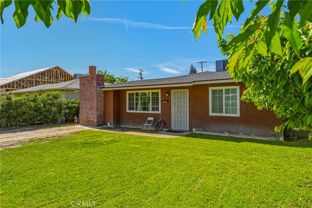 1054 West 24th Street Merced, CA 95340 - Photo 3 of 39 a front view of a house with a yard and garage
