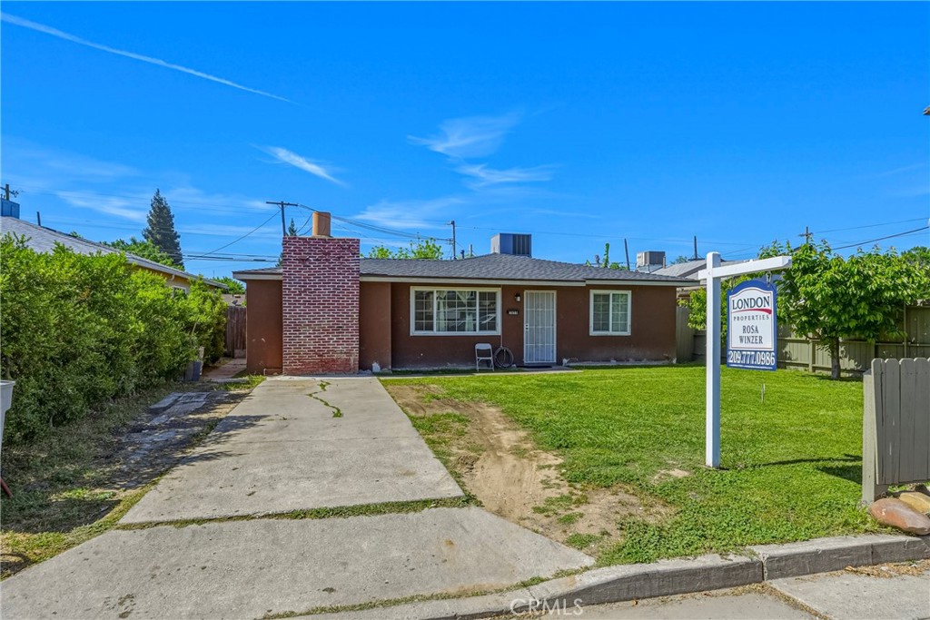 1054 West 24th Street Merced, CA 95340 - Photo 39 of 39 a view of a yard in front of a house with a yard