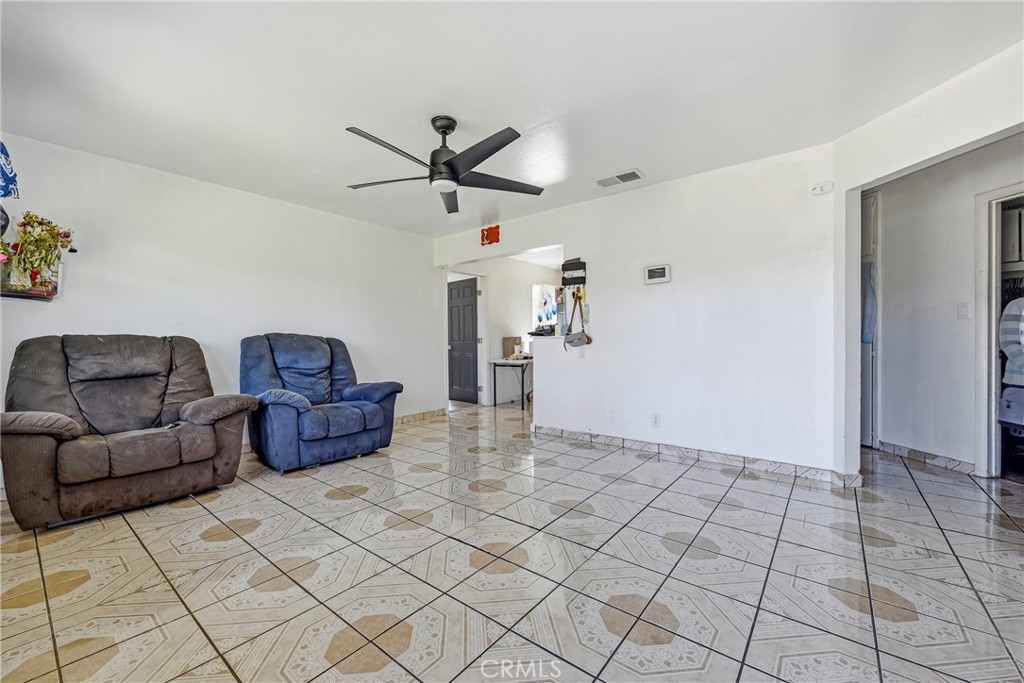 1054 West 24th Street Merced, CA 95340 - Photo 7 of 39 a living room with furniture