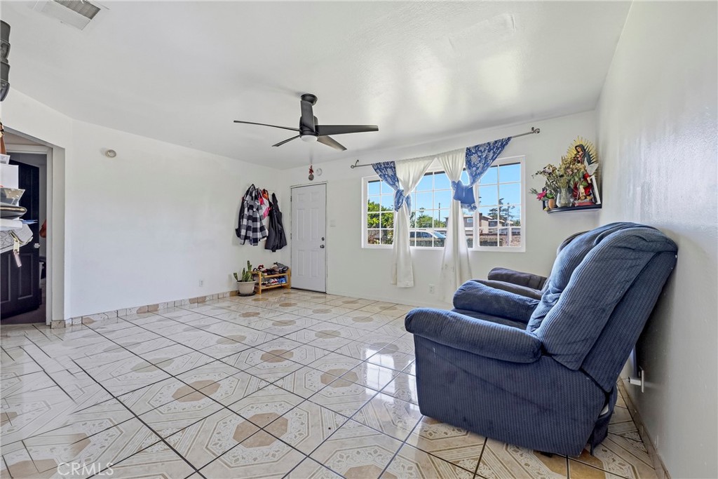 1054 West 24th Street Merced, CA 95340 - Photo 10 of 39 a living room with furniture