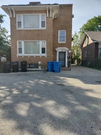 $1,500 | 2525 East 72nd Place, Unit 2, Chicago, IL 60649