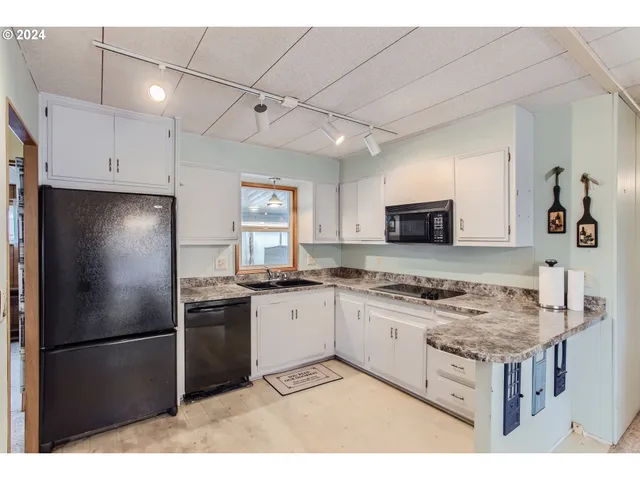 $49,900 | 11602 Southwest Royal Villa Drive, Tigard, OR 97224