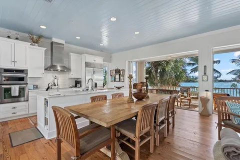 $5,995,000 | 7143 La Lenaire Drive, Longboat Key, FL 34228