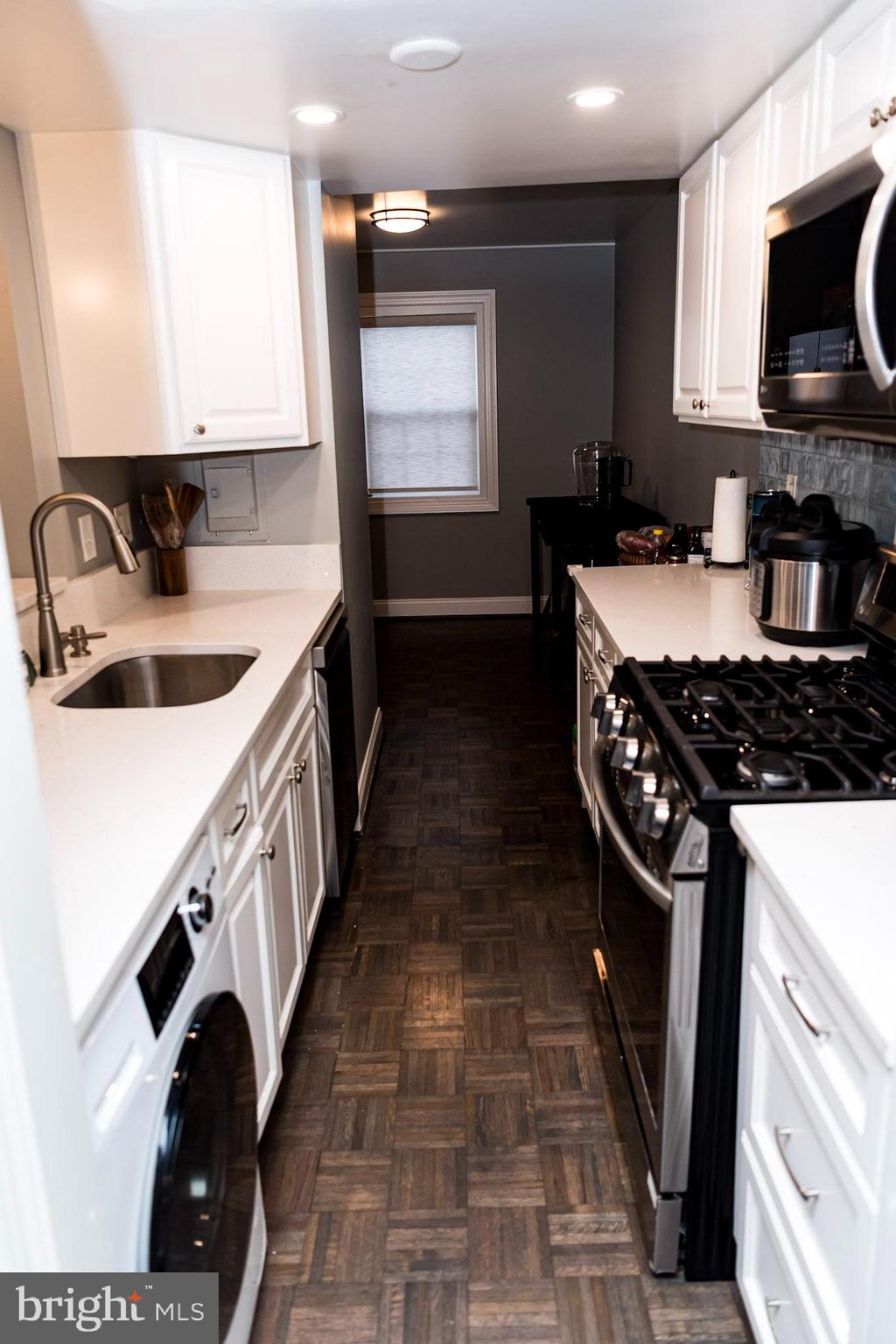 8902 16th Street, Unit 8902 Silver Spring, MD 20910 - Photo 17 of 32