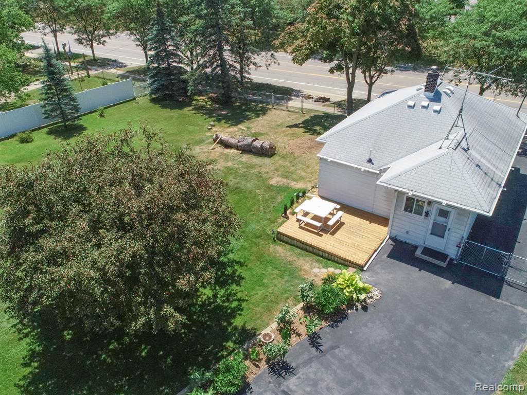 2083 Dutcher Road Flint, MI 48532 - Photo 10 of 24