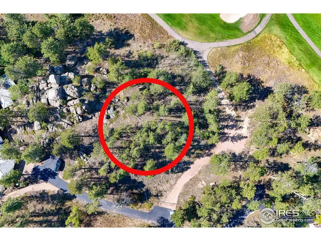 a view of a tennis court