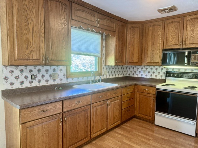 2613 North 11th Street Clinton, IA 52732 - Photo 4 of 32