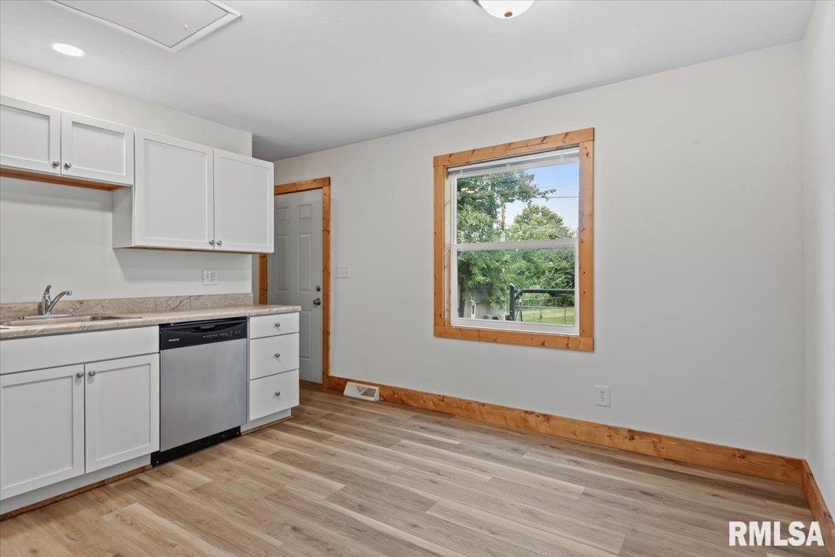 408 Parkview Drive Rochester, IL 62563 - Photo 8 of 27 Gallery Image 8