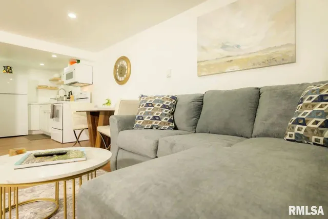 $161,000 | 1012 East Paris Avenue, Peoria Heights, IL 61616