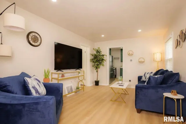 $161,000 | 1012 East Paris Avenue, Peoria Heights, IL 61616