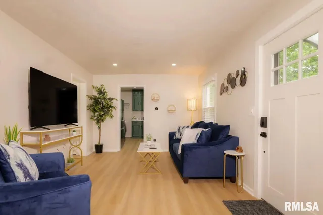 $161,000 | 1012 East Paris Avenue, Peoria Heights, IL 61616