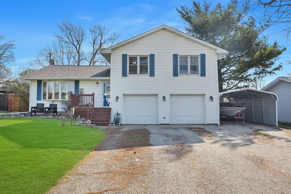 $190,000 | 416 South Chestnut Street, Le Roy, IL 61752