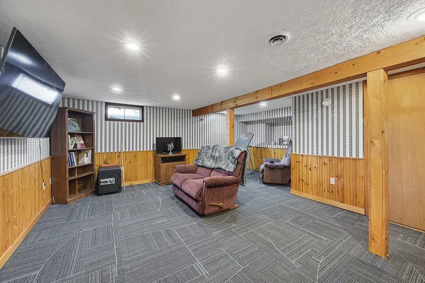 $190,000 | 416 South Chestnut Street, Le Roy, IL 61752