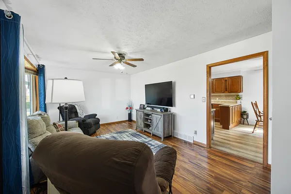 $190,000 | 416 South Chestnut Street, Le Roy, IL 61752