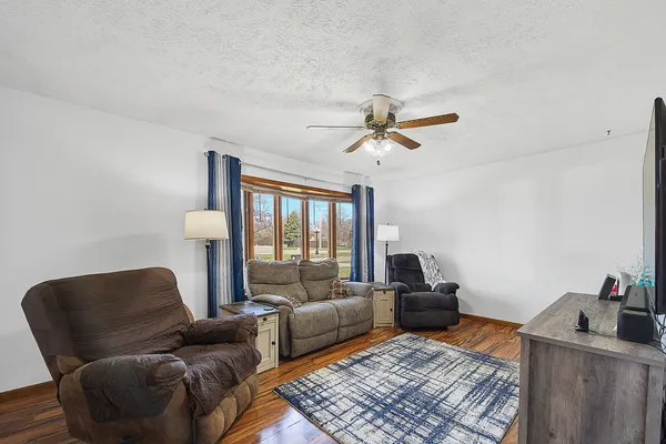 $190,000 | 416 South Chestnut Street, Le Roy, IL 61752