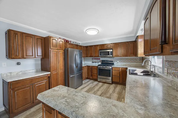 $190,000 | 416 South Chestnut Street, Le Roy, IL 61752