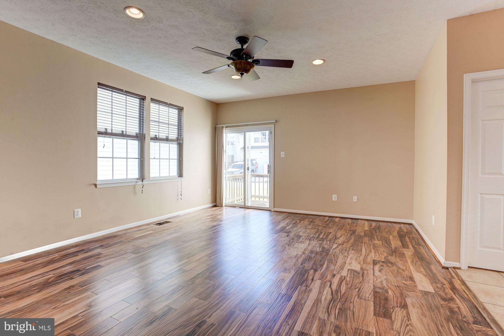 712 Luke Road Middle River, MD 21220 - Photo 5 of 41 Living Room