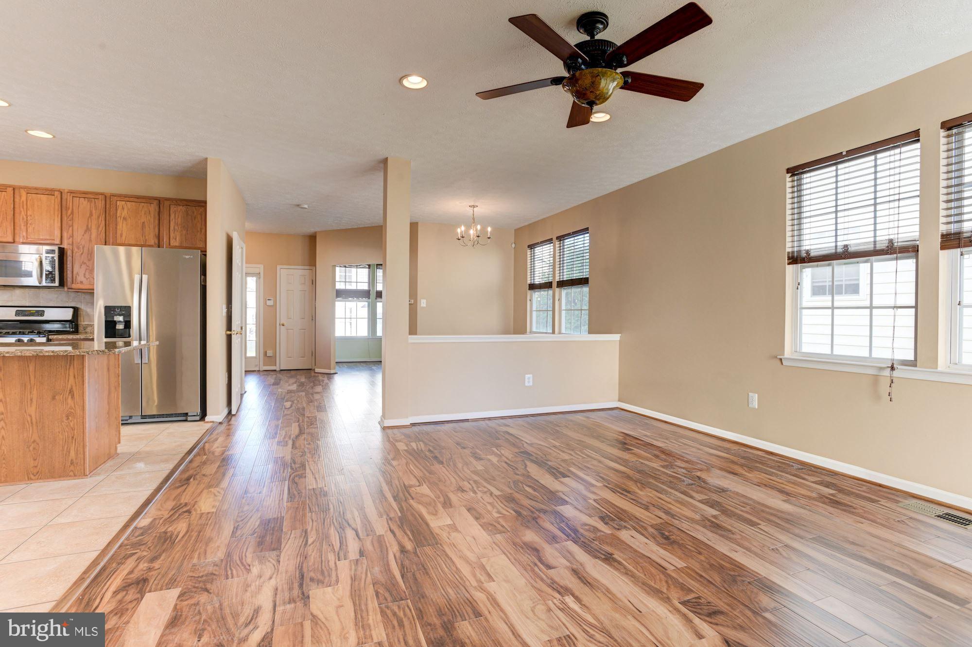 712 Luke Road Middle River, MD 21220 - Photo 7 of 41 Living Room