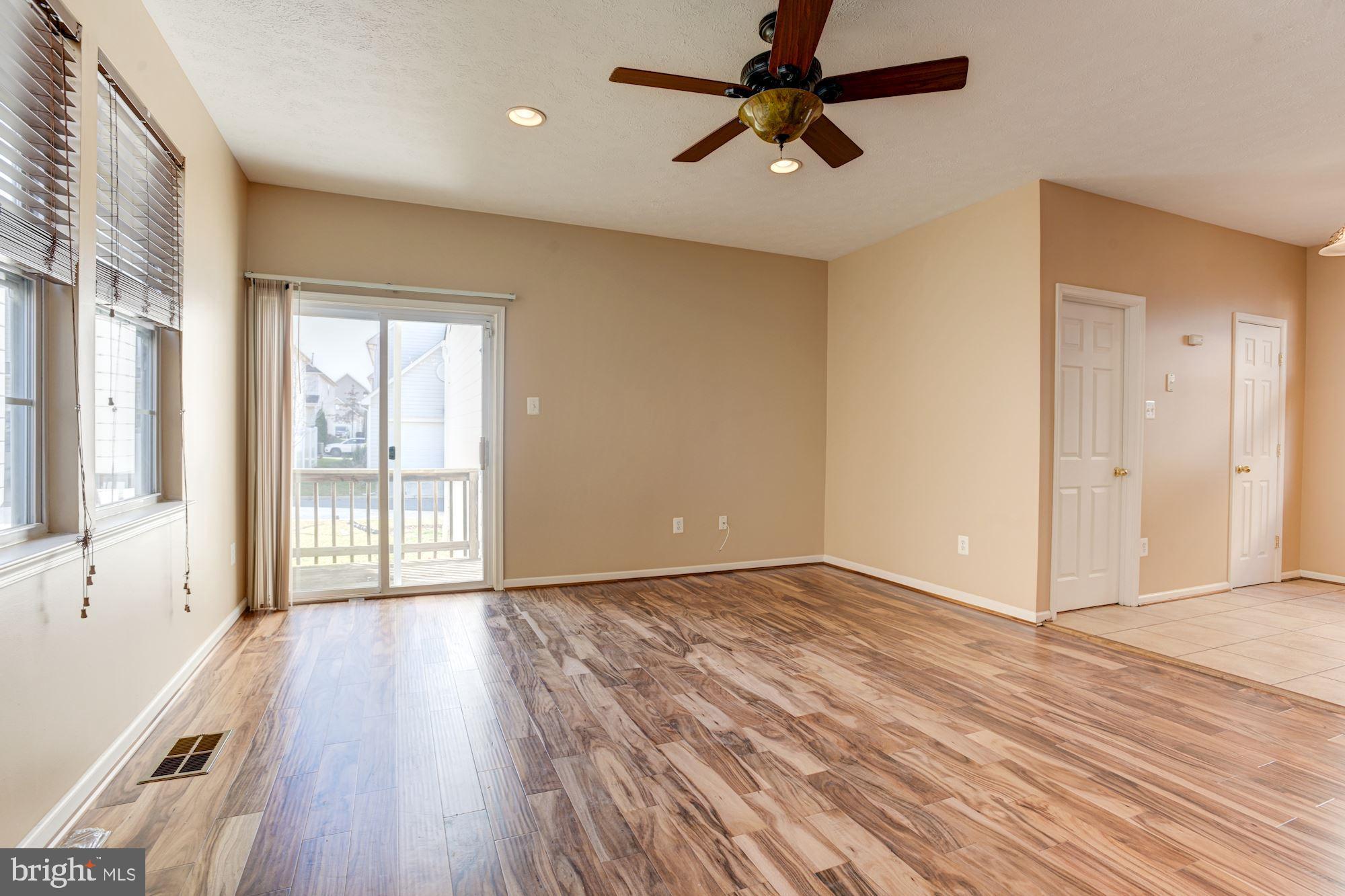 712 Luke Road Middle River, MD 21220 - Photo 8 of 41 Living Room
