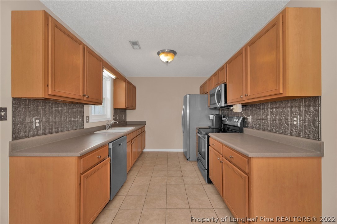 424 Bramblegate Road Hope Mills, NC 28348 - Photo 12 of 29 Gallery Image 12